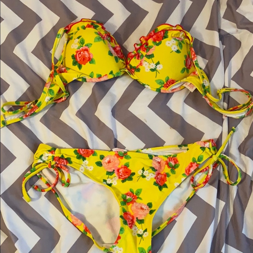 Floral bikini set